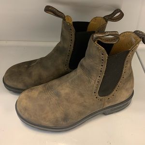 Women’s Blundstone’s size 7.